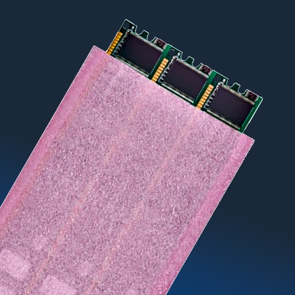 Bolsa ESD de PREMCO protegiendo un componente electronico